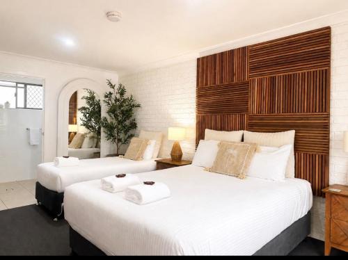 Beachmere Hotel | Beachmere Palms Motel