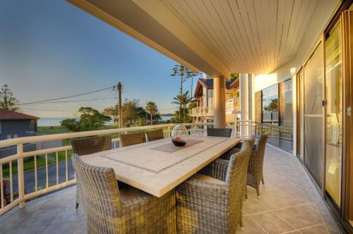 Sapphire Beach House | Beachside Manor