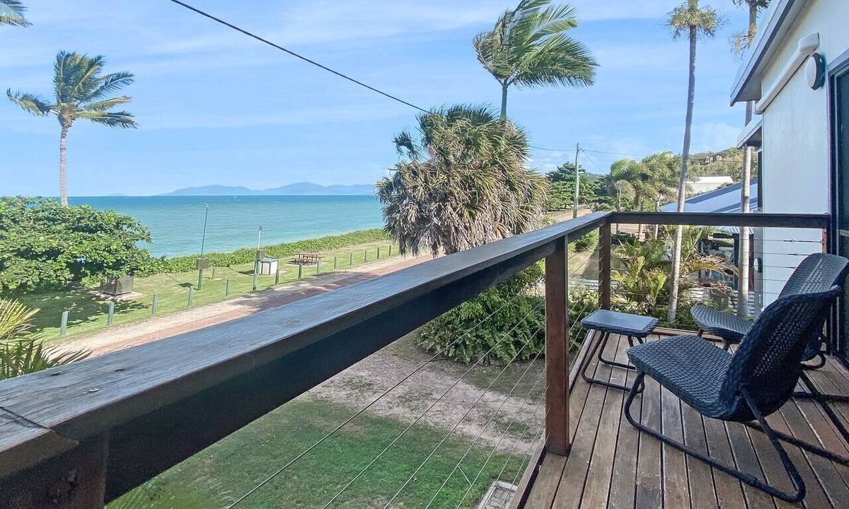 Nelly Bay Apartment | Beachside Palms Unit 1