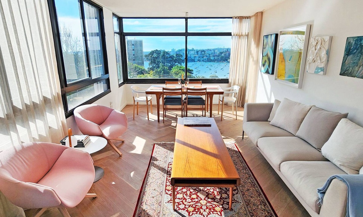 Darling Point Apartment | Beautiful harbour views, stylish apartment with pool & parking