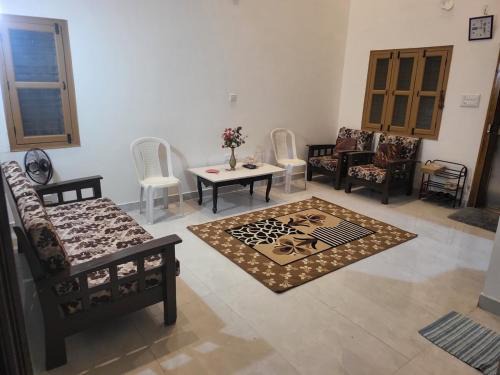Attibele Villa | Beautiful small loft villa facing park