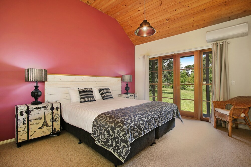 Beechworth Ski Chalet | Beechworth Cedar Cottages - spacious, private 1 Bedroom cottage close to town