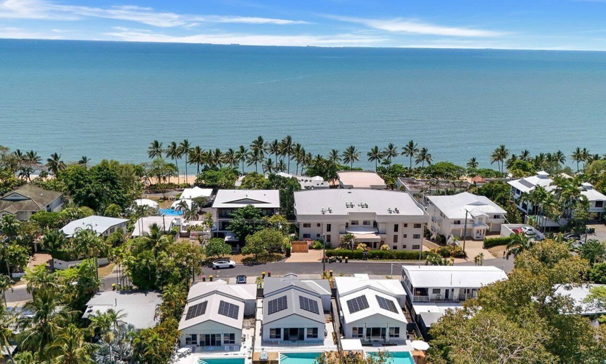 Trinity Beach House | Belle Escapes The Trio In Trinity