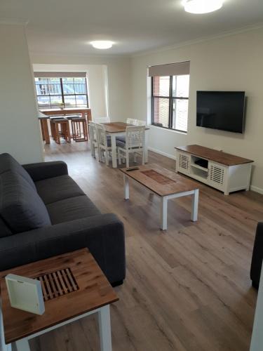 Emu Bay House | Berds Nest