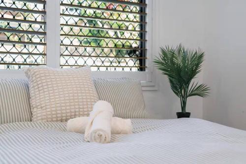 Sunnybank Hills House | Bertie's - Affordable Comfort for the Whole Crew - Holiday Home