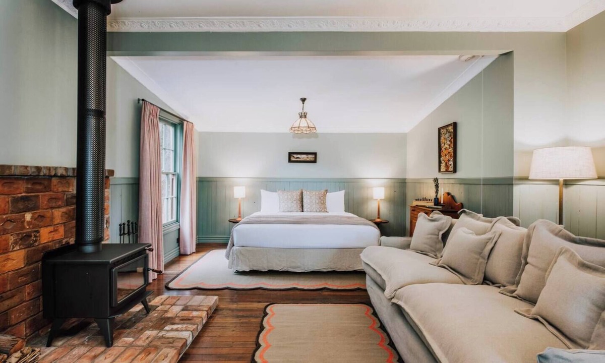 Budgee Budgee Cabin | Black Springs A Romantic Bushland Escape