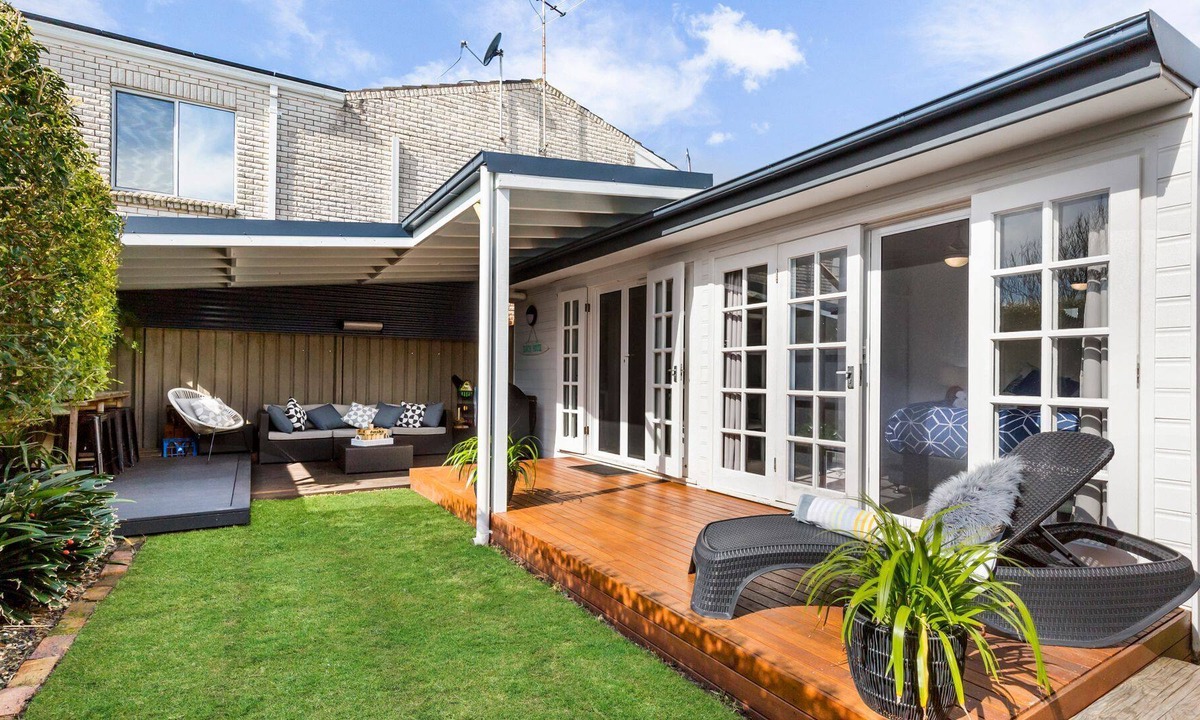 Blacksmiths House | Blackies Beach Escape
