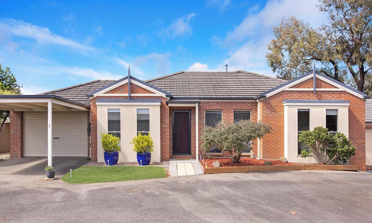 Hamilton Villa | Blue Bird Villa - Hamilton.