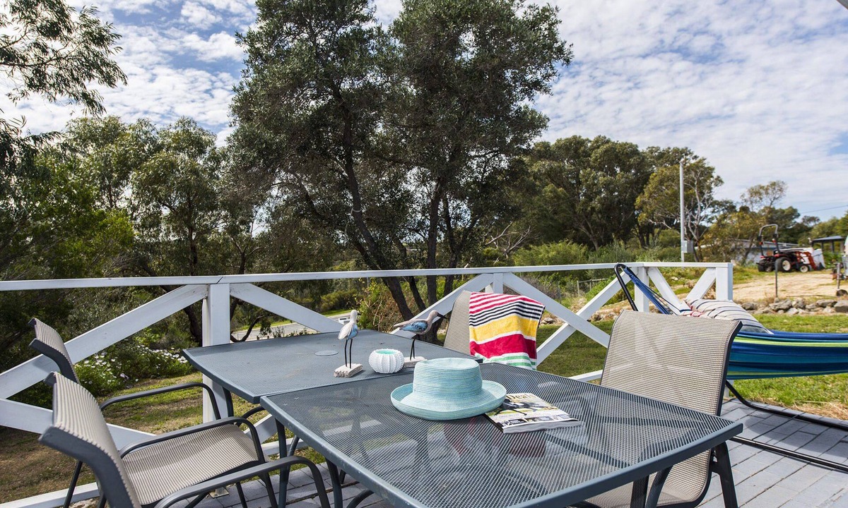 Guilderton House | Blueshack - Walking distance to foreshore