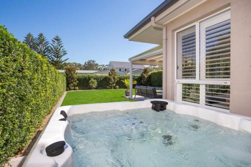 Callala Beach House | Bluewater Jervis Bay - Pet Friendly Luxury with Spa - 5 Mins Walk to Beach