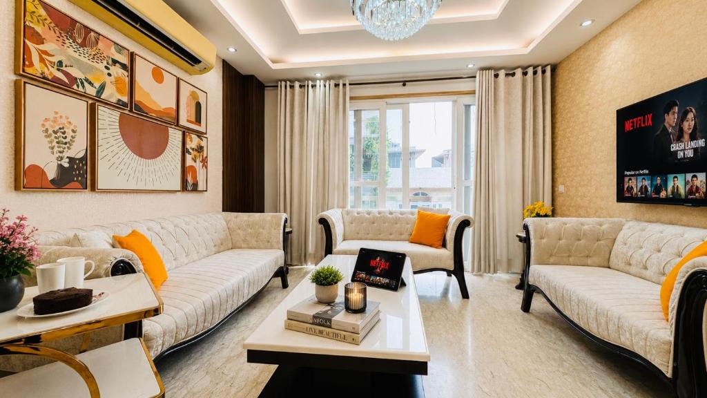 Greater Kailash Apartment | BluO 3BHK - Greater Kailash Lift Balcony Parking