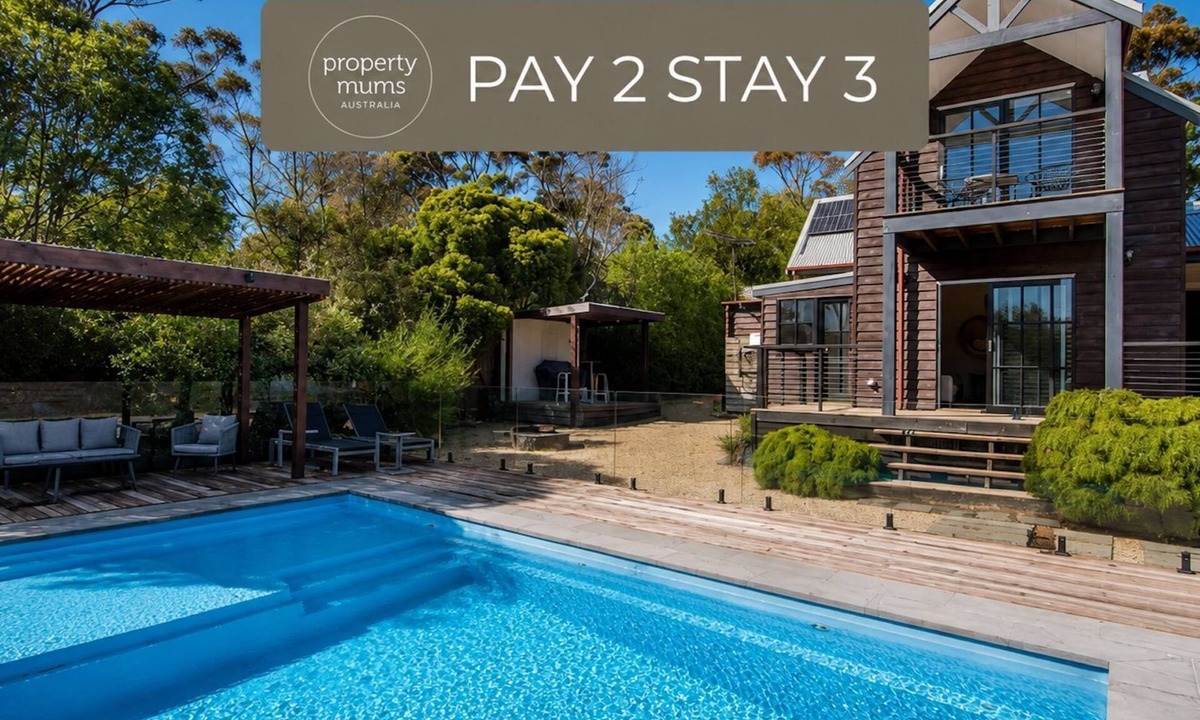 Somers House | Bonview Beach Boy with pool on the park