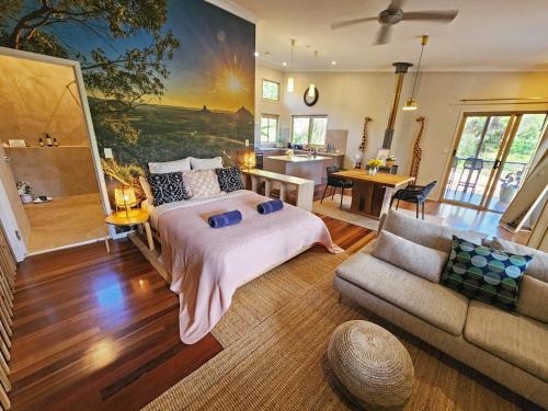 Doonan House | Boutique Studio with Fireplace, near Noosa & Eumundi Market