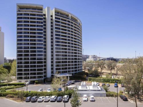 City West Apartment | BreakFree Capital Tower Apartments