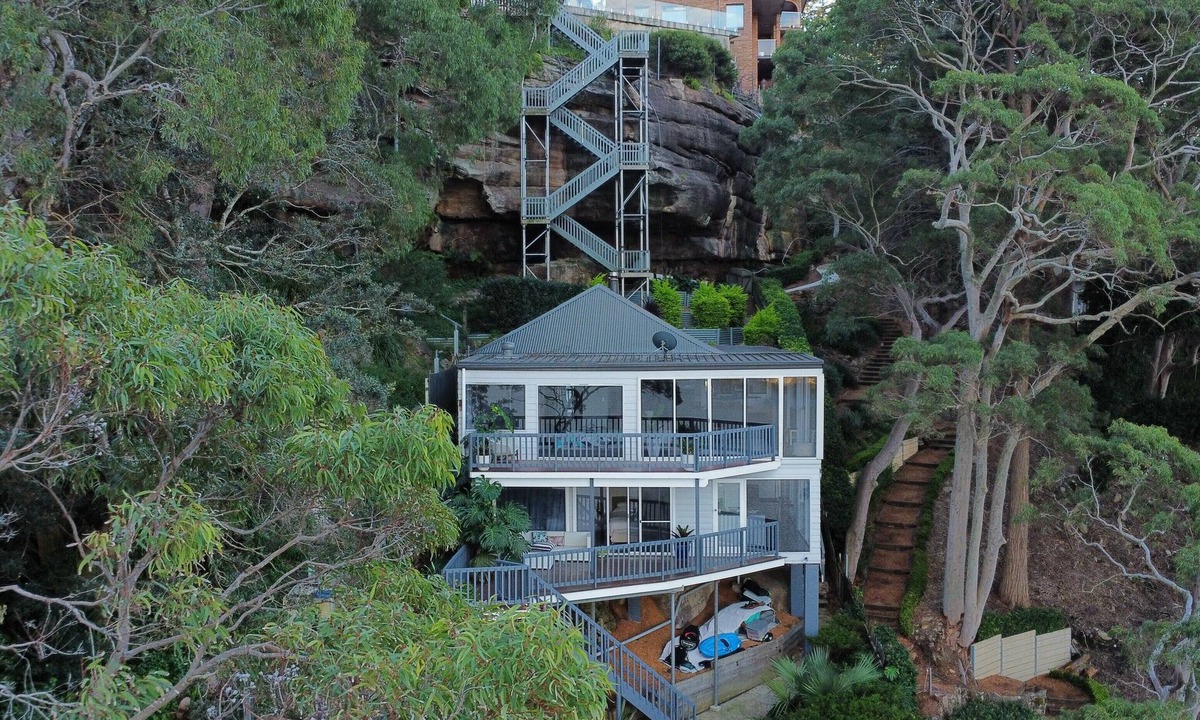 Gymea Bay House | Breathtaking Waterfront Retreat- Studio Apartment