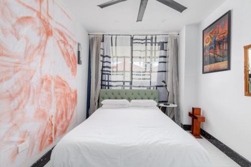 Tamarama Apartment | Bright Tamarama 2-Bed Apartment with Balcony Views