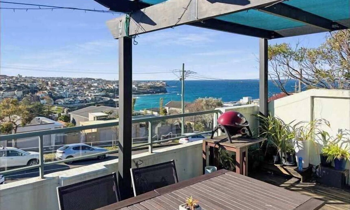 Bronte Apartment | Bronte Retreat. Beach at 500m with Rooftop access