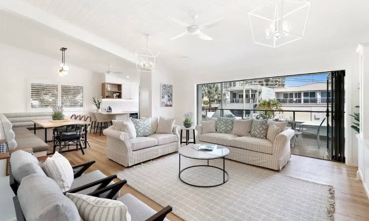 Surfers Paradise Villa | Budds Villa 1 by Khove