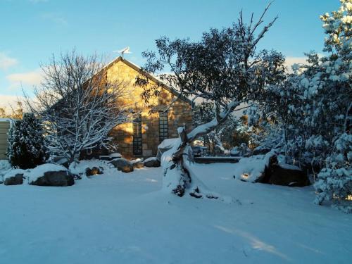 Jindabyne House | Bush Rock Touchdown Cottages