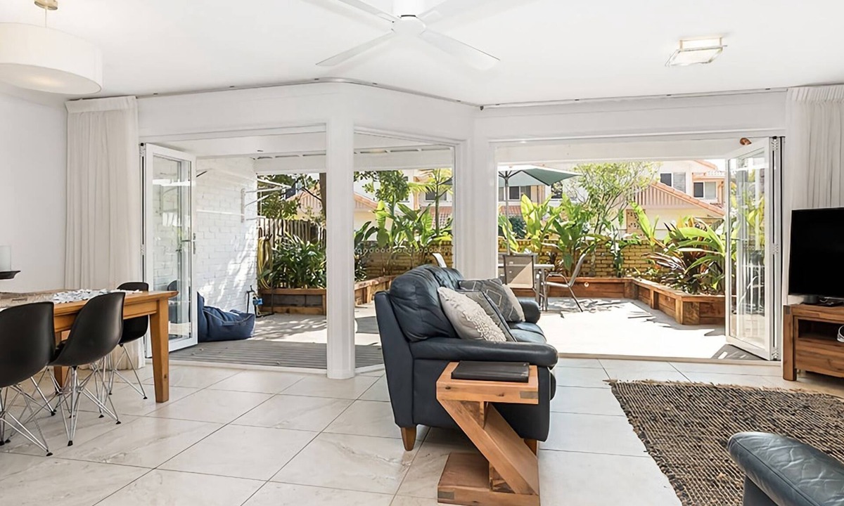 Byron Bay Apartment | Byron Bay Accom - Eastpoint 2 - 18 - 20 Paterson Lane