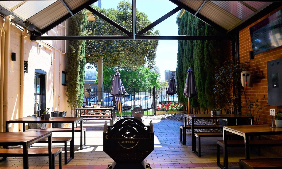 Echuca Hotel | Caledonian Hotel Motel
