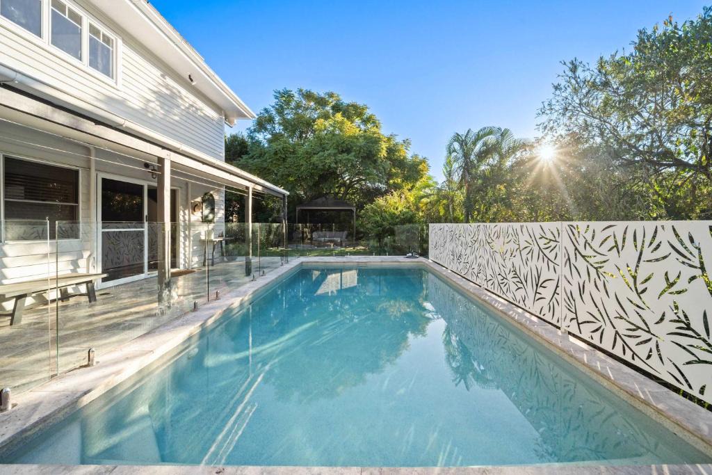 Little Mountain Apartment | Caloundra Tropical Downstairs Stay - Pool & Garden