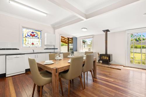 Huskisson House | Campbell's Cottage by Experience Jervis Bay