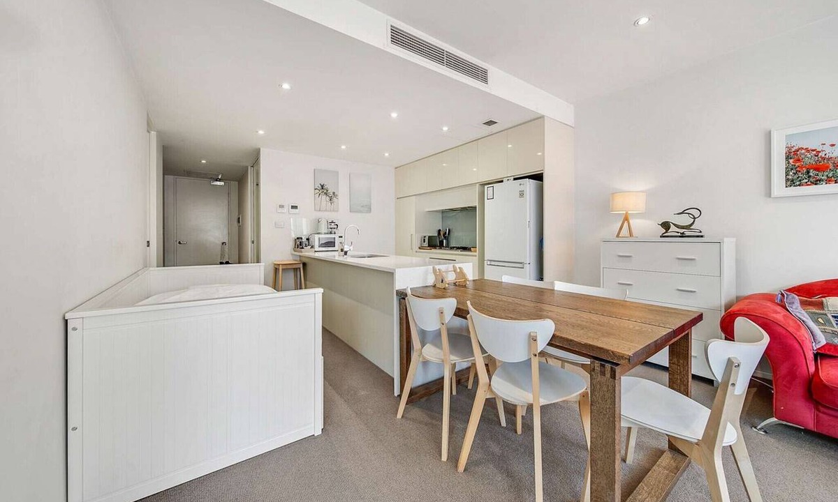 Kingston Apartment | Canberra Lakefront 2-Bed with Pool,