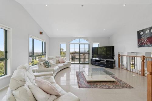 Mount Keira House | Catos Escape - Close to Rainforest & Scenic Lookouts