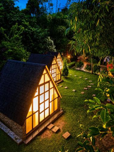Virajpet Resort | Cave Ritz Coorg by VOYE HOMES - Cottages with Guided Plantation walks and Treks - Pet Friendly