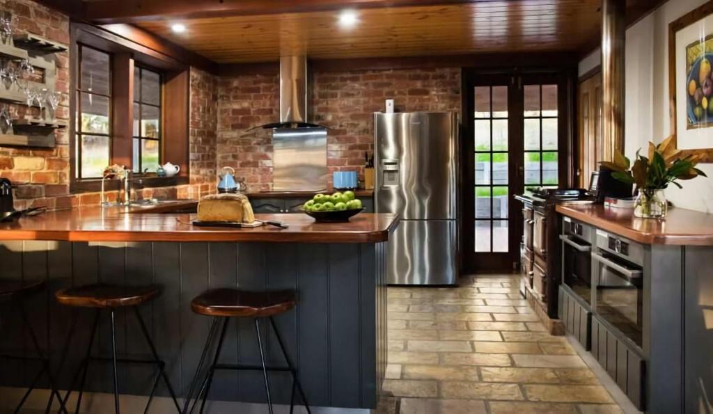 Porcupine Ridge House | Cedar and Stone - Daylesford Region