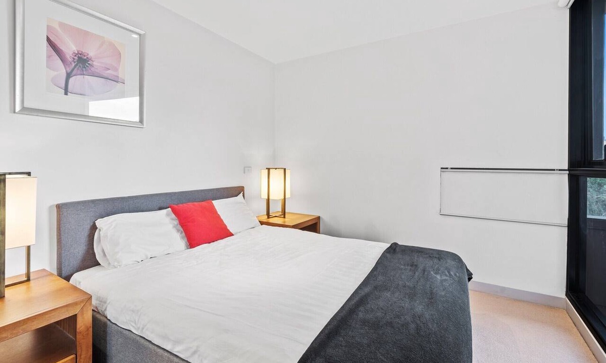 Carlton South Apartment | Central 1-Bed Apartment with Secure Parking