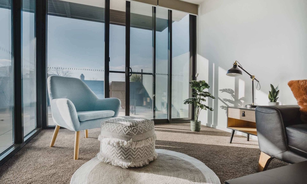 Braddon Apartment | Central 1-Bed with Balcony, Rooftop BBQ & Parking