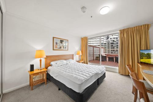 City East Apartment | Central ACT Studio with Indoor Pool and Gym