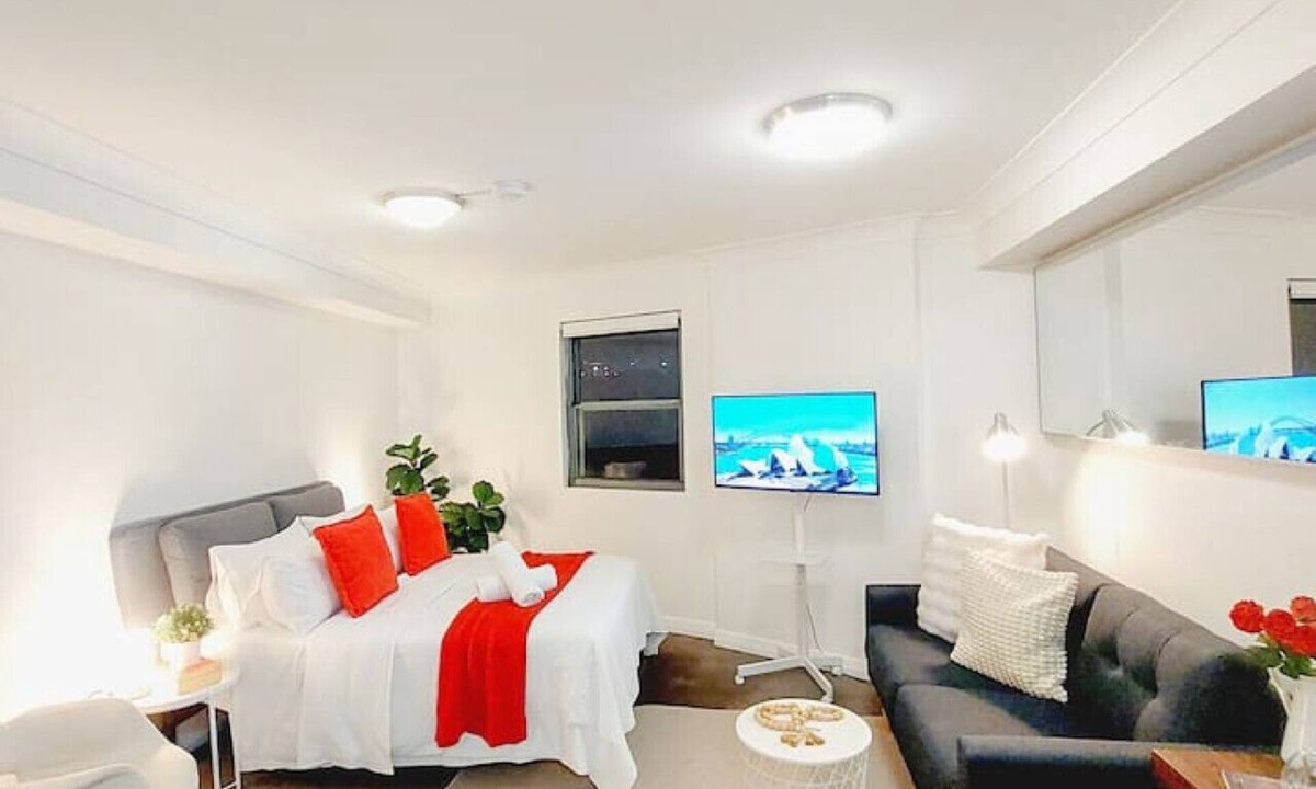 Glebe Apartment | Central Loft on Broadway + Parking/Pool