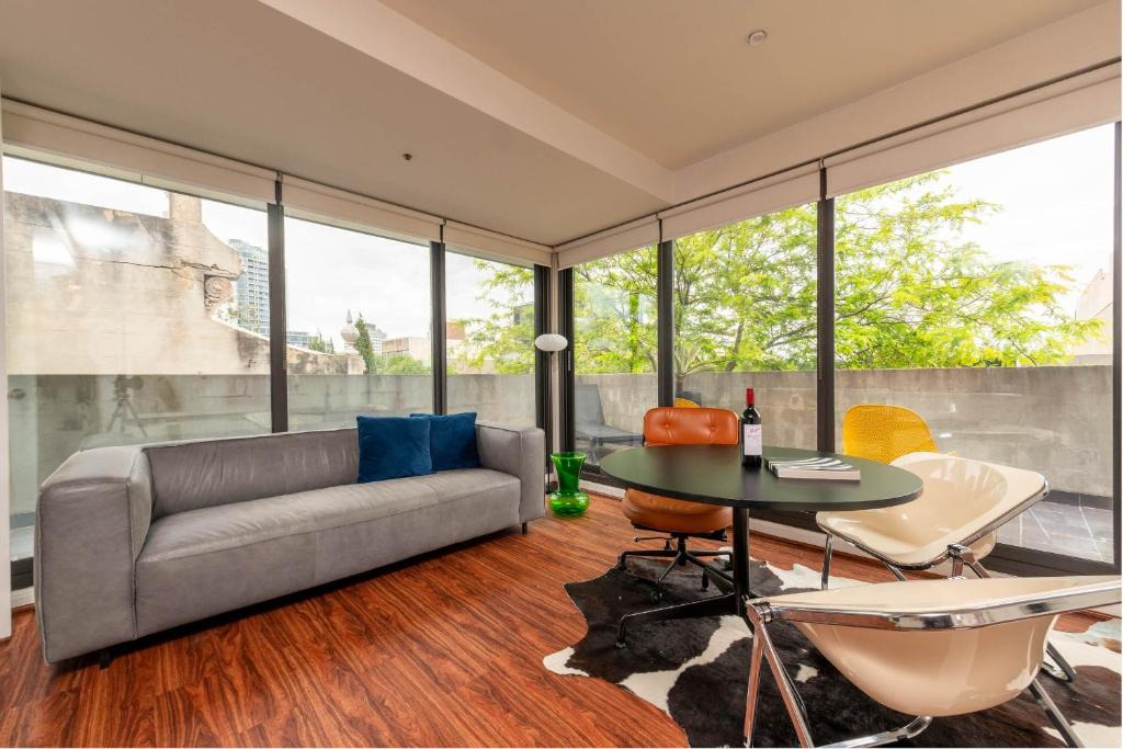 St Kilda Apartment | Central St Kilda Escape - Free Parking & Wifi