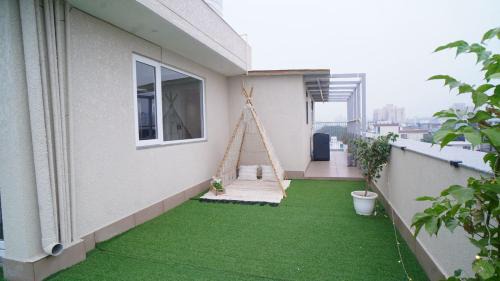 Sushant Lok Apartment | Central suites with Terrace by Luxury Heights