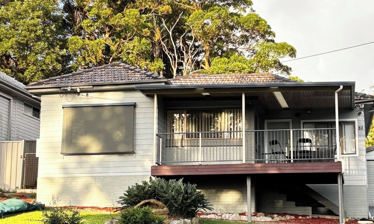 Charlestown House | Charlestown Central 7 Bedrooms Front House & Back Unit