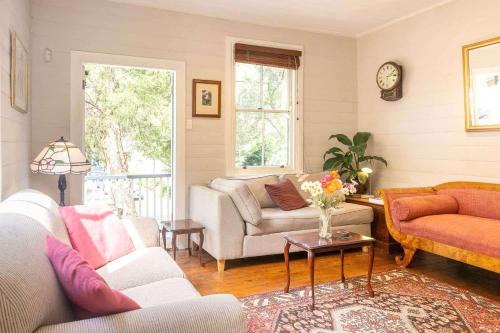 Waverton House | Charm & History 3bdr Cottage in Waverton, close to harbour views
