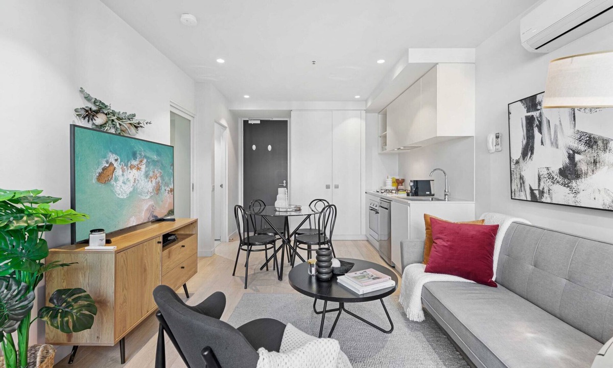 Collingwood Apartment | Charming 1-Bed Apartment with a Balcony