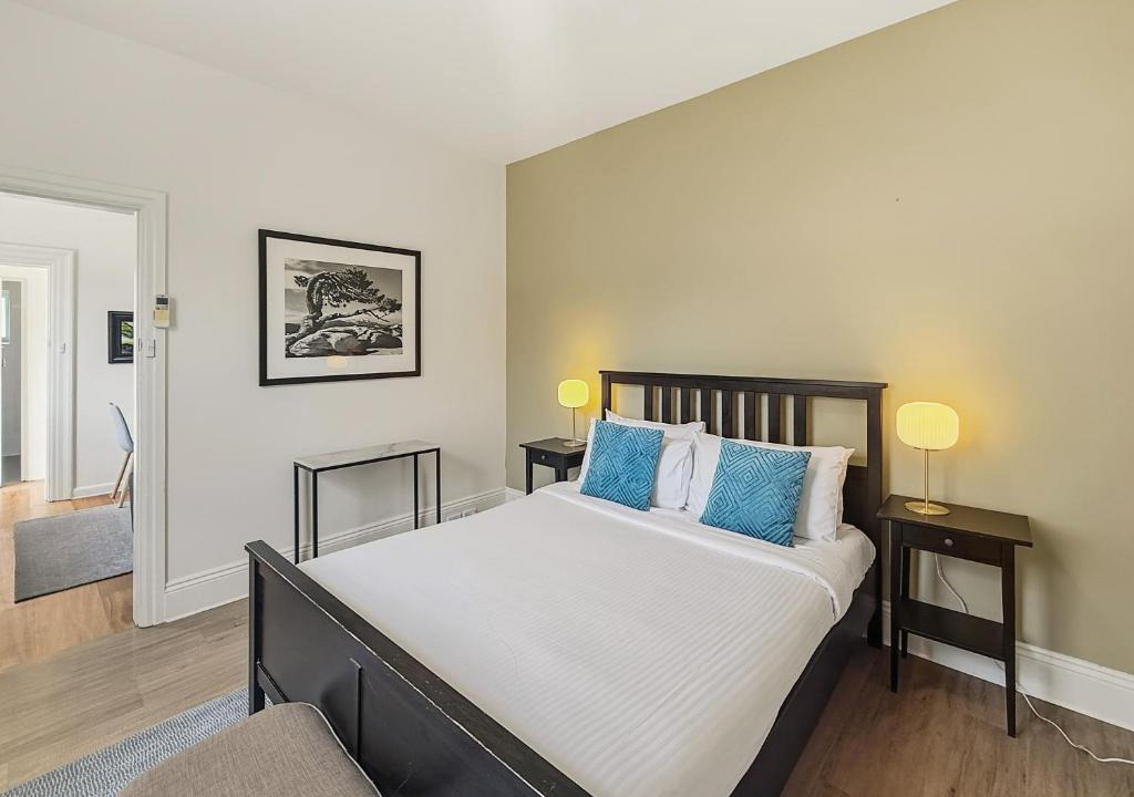 North Sydney Apartment | Charming 1 bedroom, park adjacent. city 5 minutes