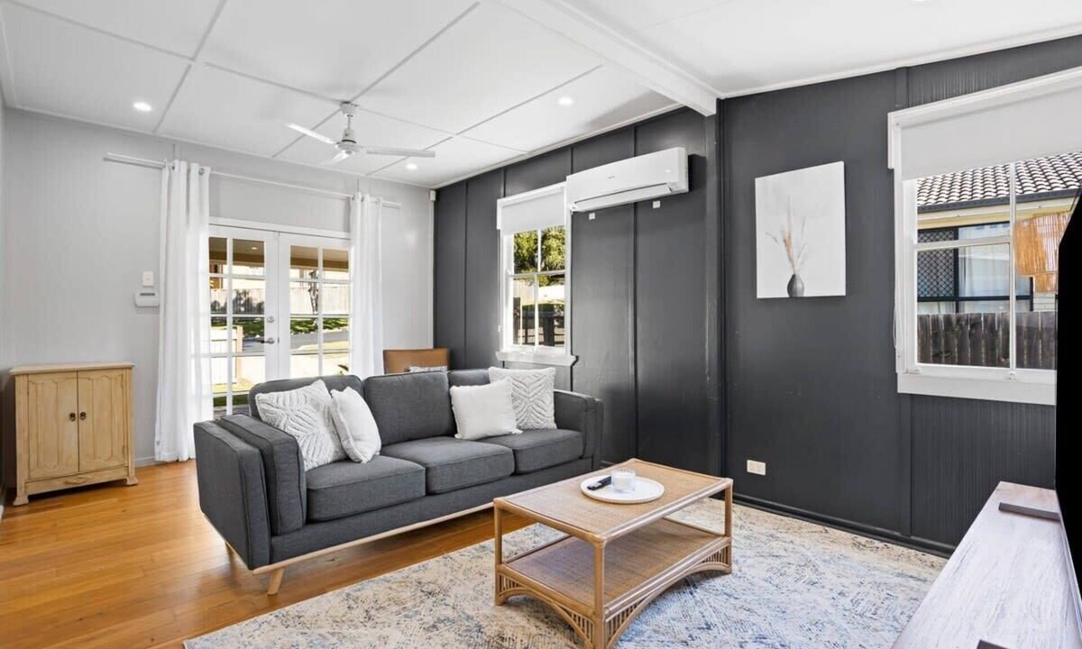 Mitchelton House | Charming 2-Bed Cottage Near Local Shops