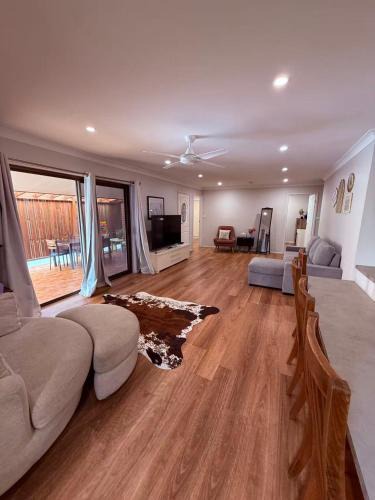 Dora Creek House | Charming Riverside Retreat sleep6