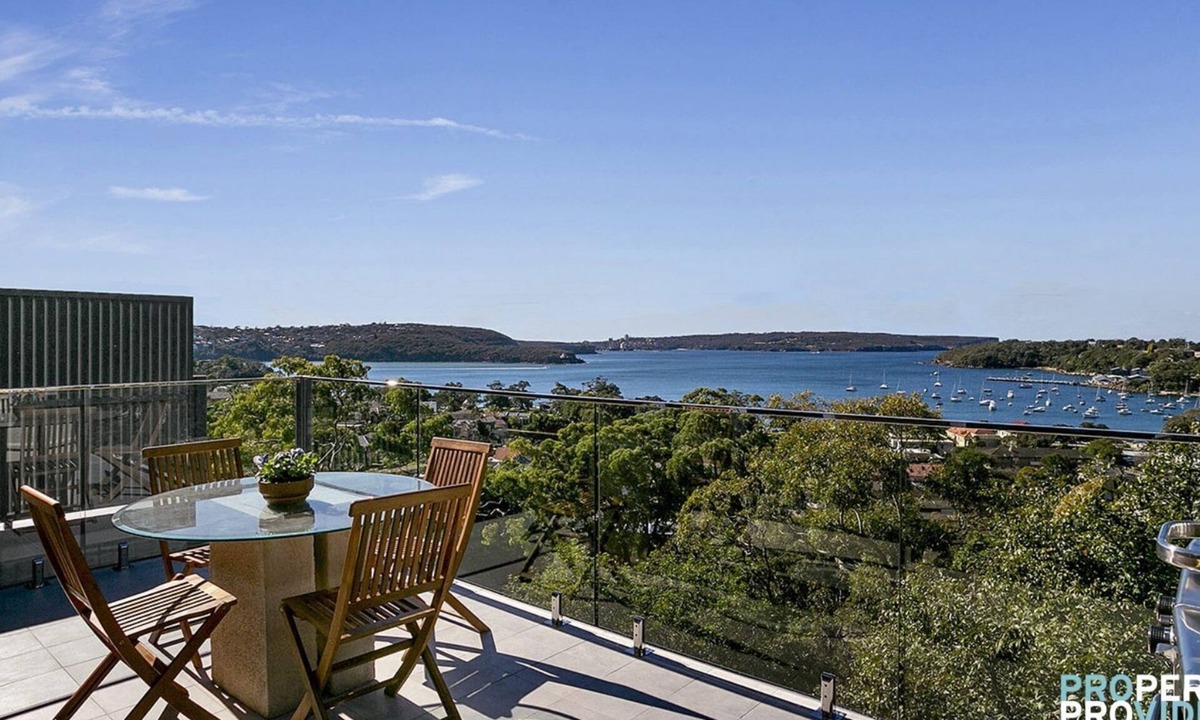 Mosman Apartment | Charming top floor apartment with harbour views - pets welcome!
