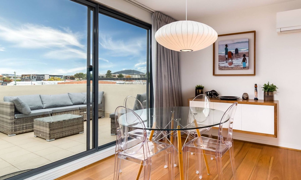 Kingston Apartment | Charmingly Modern 2-bed Apartment Kingston