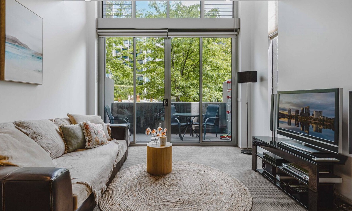 Capital Hill Apartment | Chic 1-Bed Apartment near Parliament House