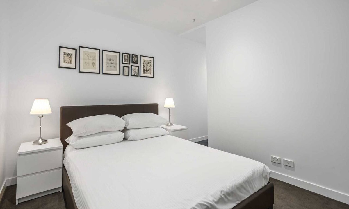 Fortitude Valley Apartment | Chic 1-Bed with Parking, Pool and Gym