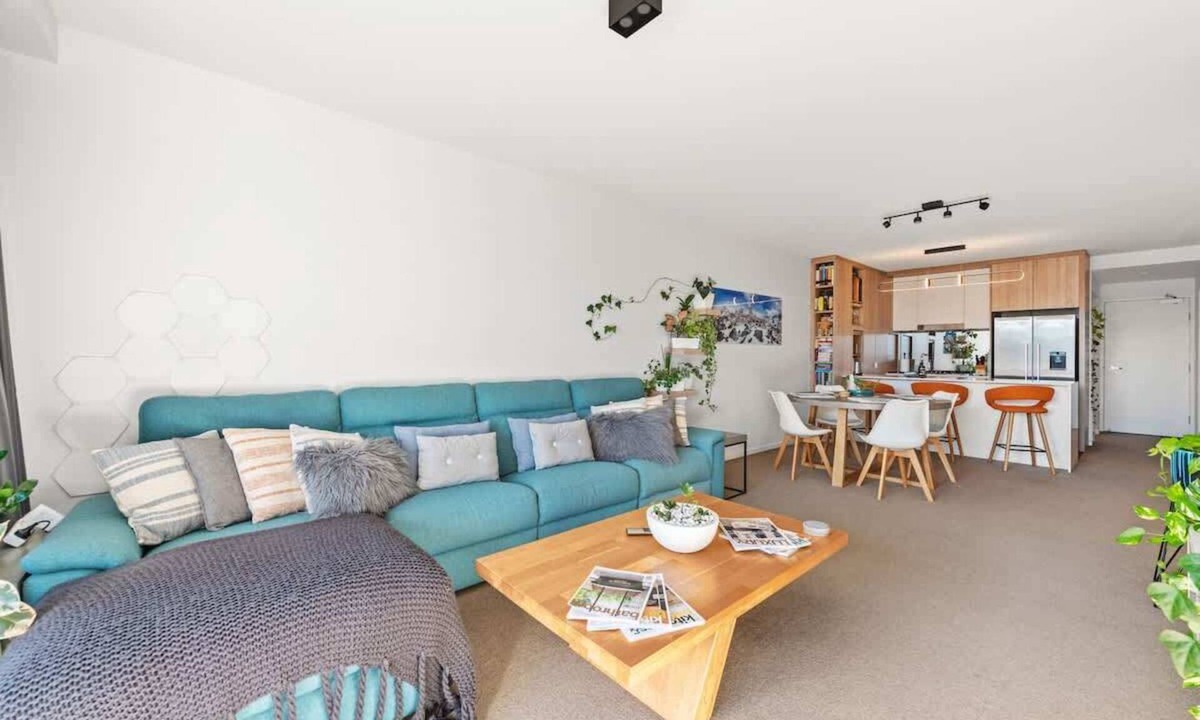 Newstead Apartment | Chic 2 bed/2 bath Apartment with City Views