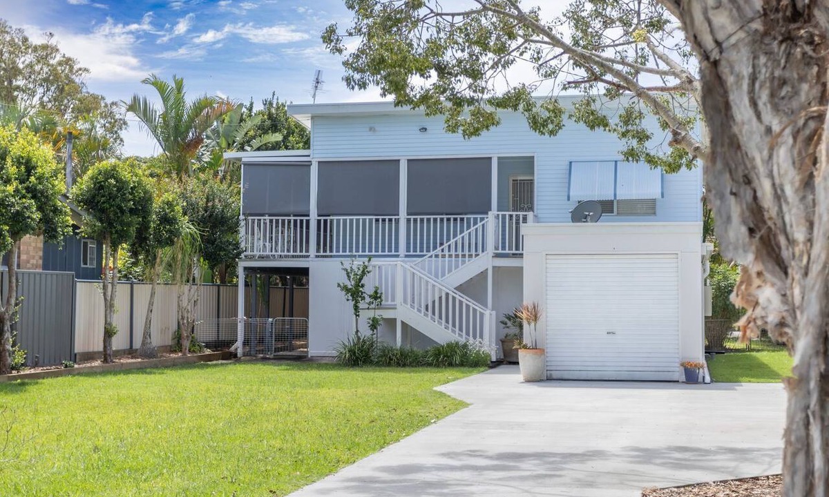 Iluka House | Circa@60 - Easy Coastal Getaway in Iluka