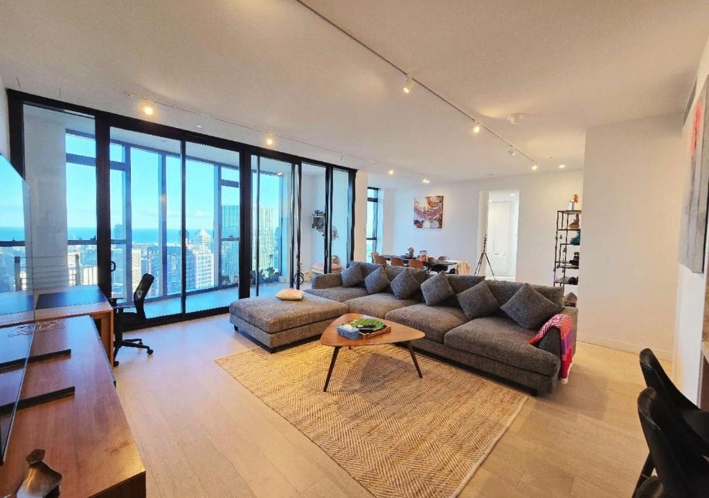 Carlton South Apartment | City Private Luxurious penthouse 3b2b Apt 202sqm